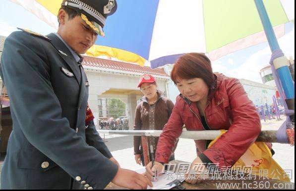在小區(qū)出入時(shí)，悅訪(fǎng)客，訪(fǎng)客機(jī)登記訪(fǎng)客信息跟手工登記哪個(gè)好?